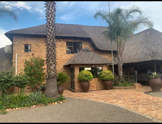 5 BEDROOM HOUSE FOR SALE IN ORANJEVILLE